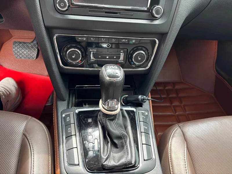 Skoda Superb — фото 14