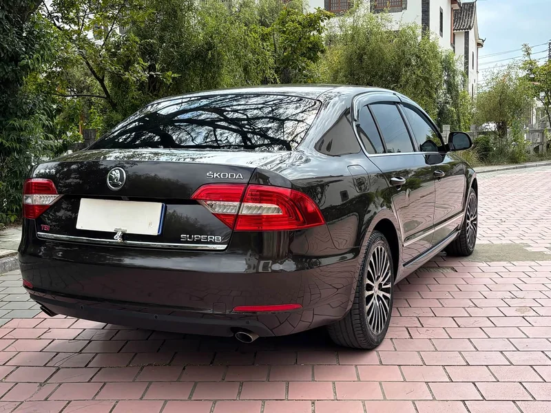 Skoda Superb — фото 16