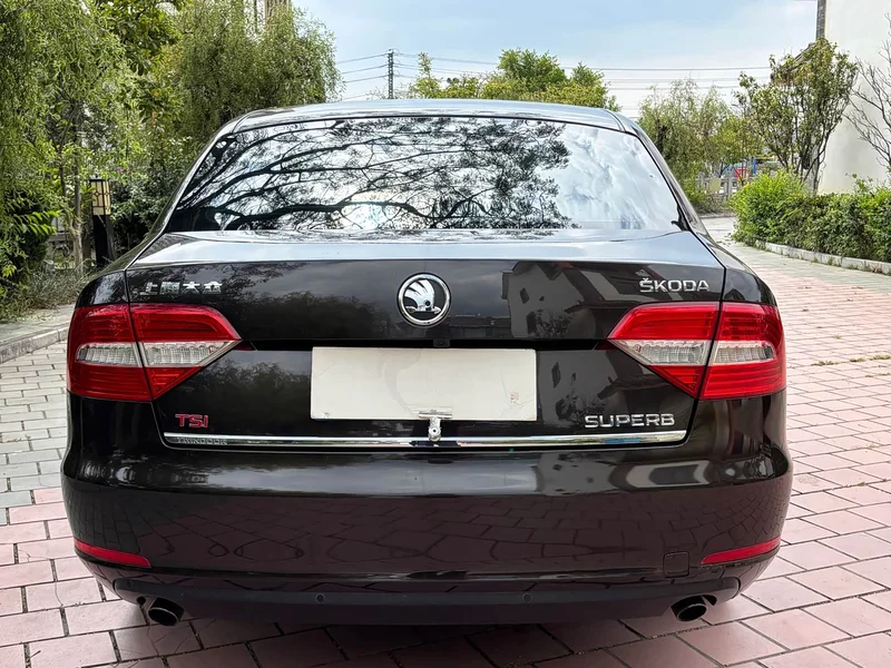 Skoda Superb — фото 17