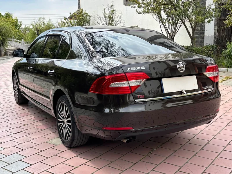 Skoda Superb — фото 18