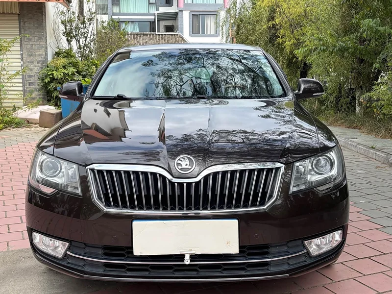 Skoda Superb — фото 2