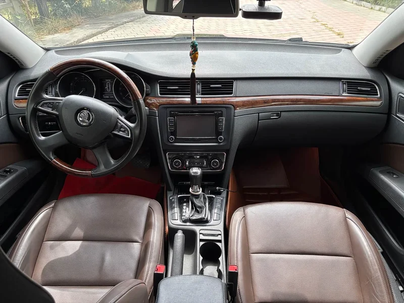 Skoda Superb — фото 7