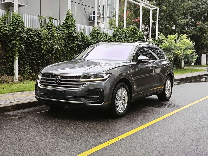 Volkswagen Touareg — фото 1