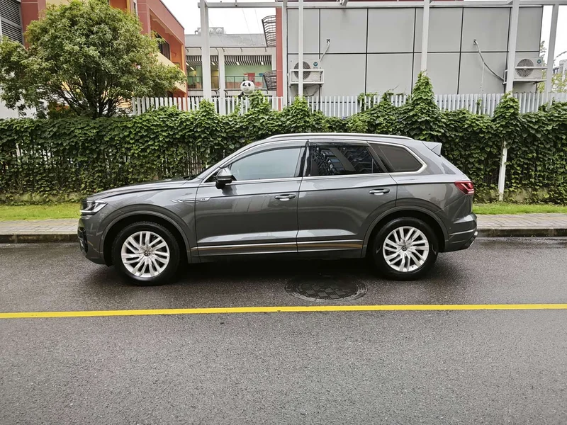 Volkswagen Touareg — фото 4