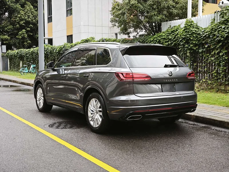 Volkswagen Touareg — фото 7