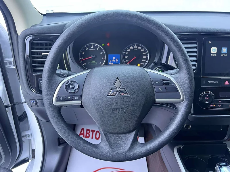 Mitsubishi Outlander — фото 12