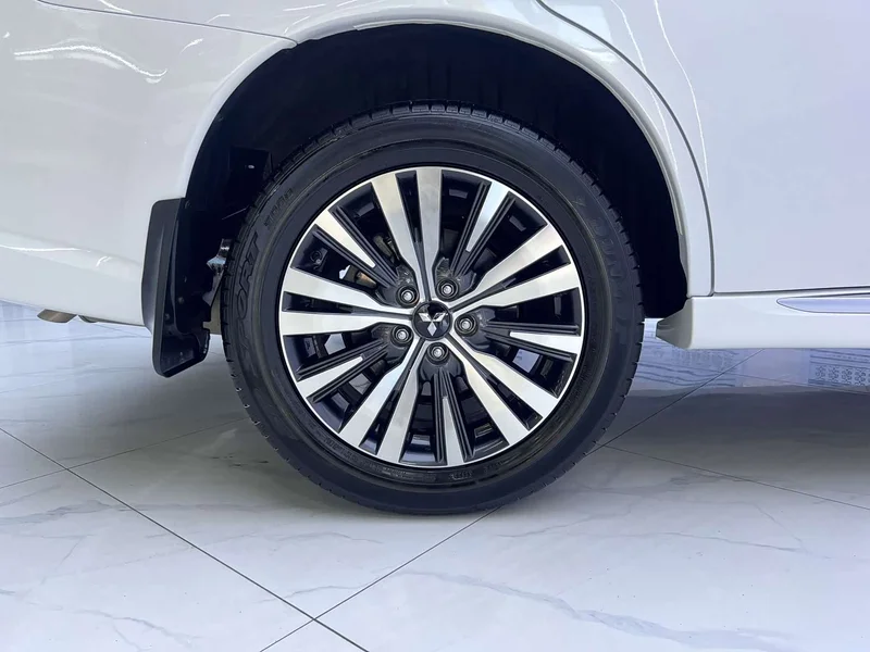 Mitsubishi Outlander — фото 18