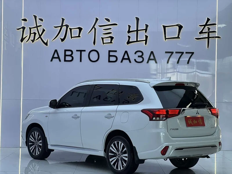 Mitsubishi Outlander — фото 6