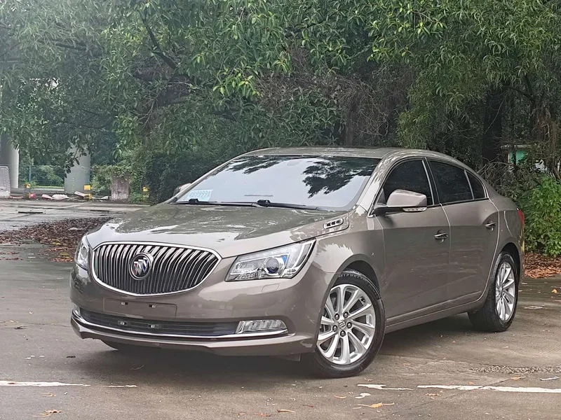 Buick LaCrosse — фото 1