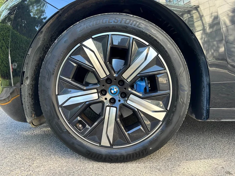 BMW iX — фото 19