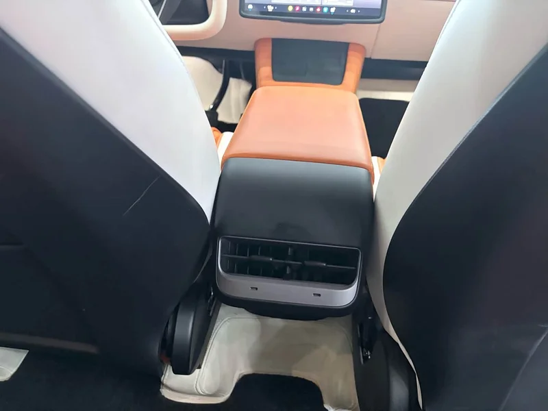 Tesla Model Y — фото 13