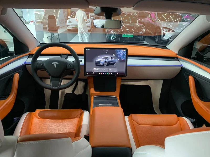 Tesla Model Y — фото 18