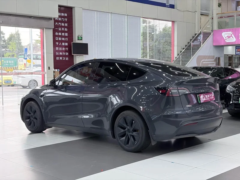 Tesla Model Y — фото 5