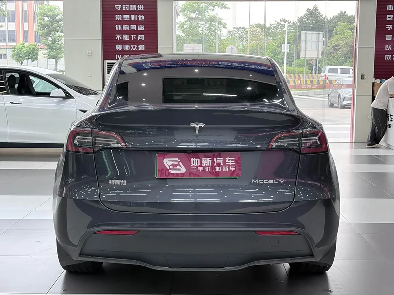 Tesla Model Y — фото 6