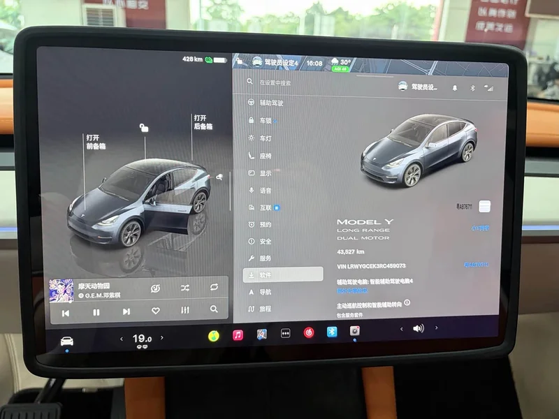 Tesla Model Y — фото 10