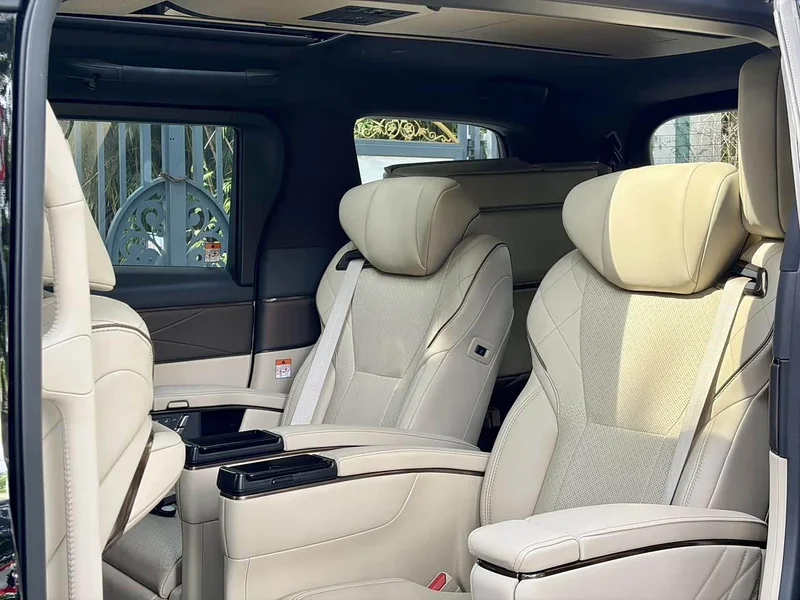 Toyota Alphard — фото 12