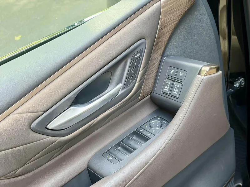 Toyota Alphard — фото 13