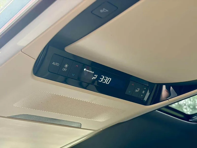 Toyota Alphard — фото 16