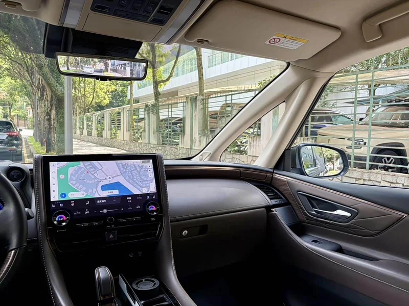 Toyota Alphard — фото 17