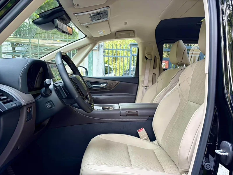Toyota Alphard — фото 9