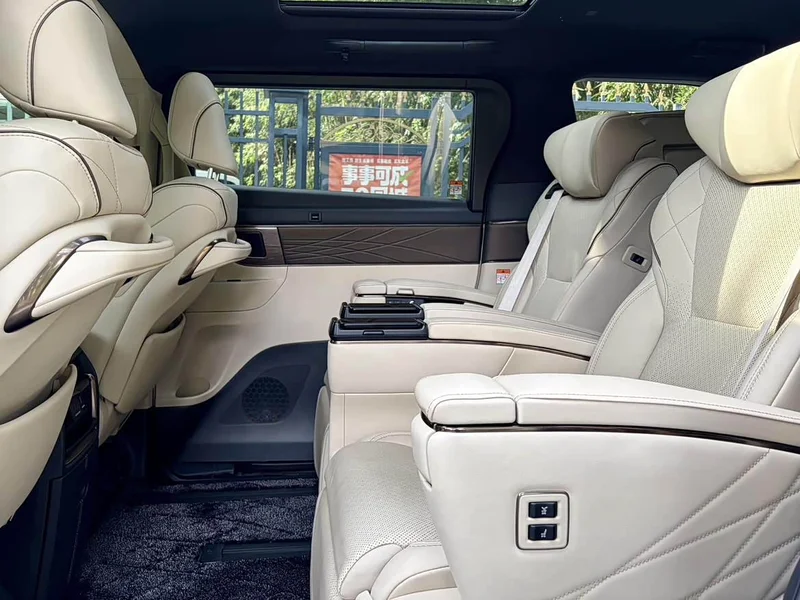 Toyota Alphard — фото 10