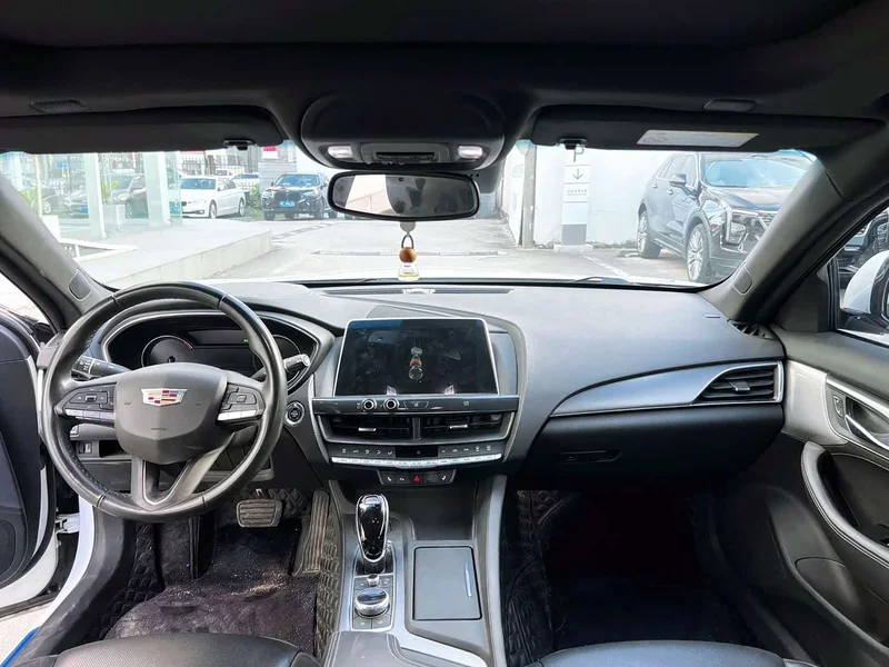 Cadillac CT5 — фото 7