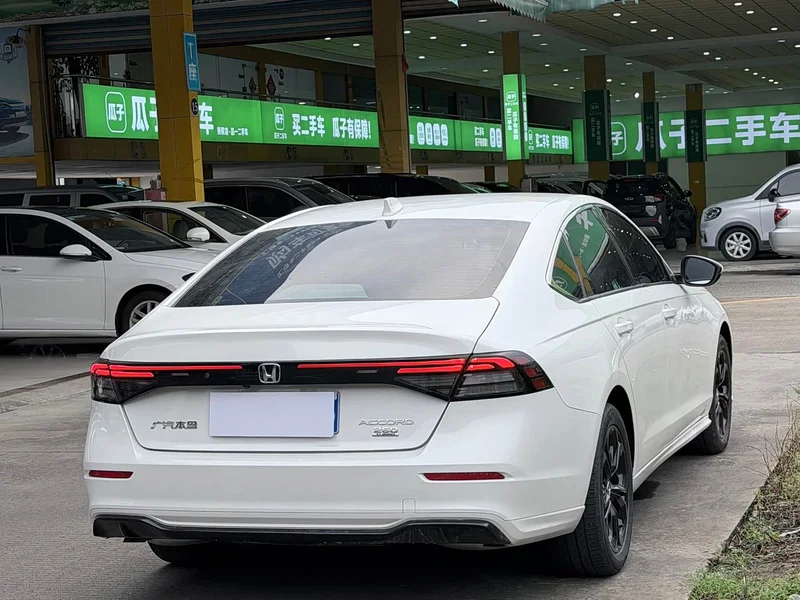 Honda Accord — фото 11