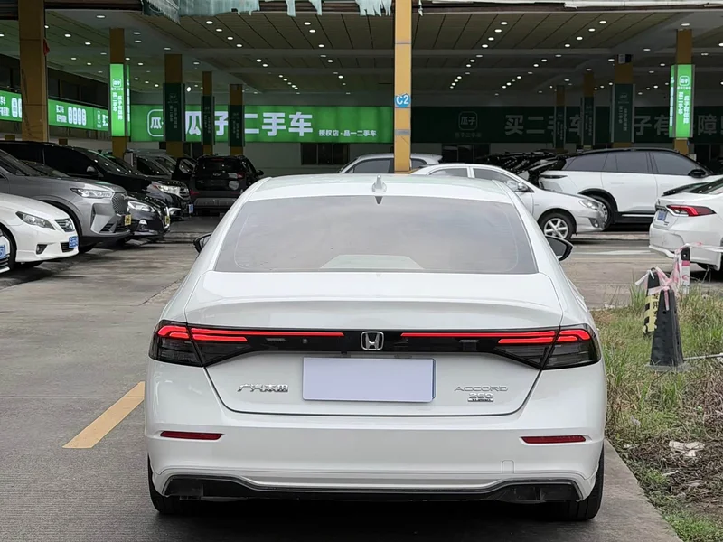 Honda Accord — фото 12