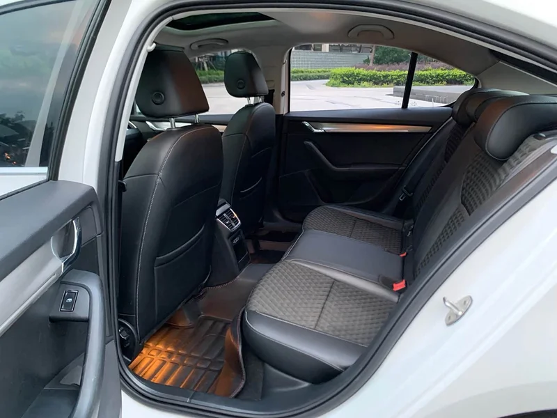 Volkswagen Octavia — фото 9