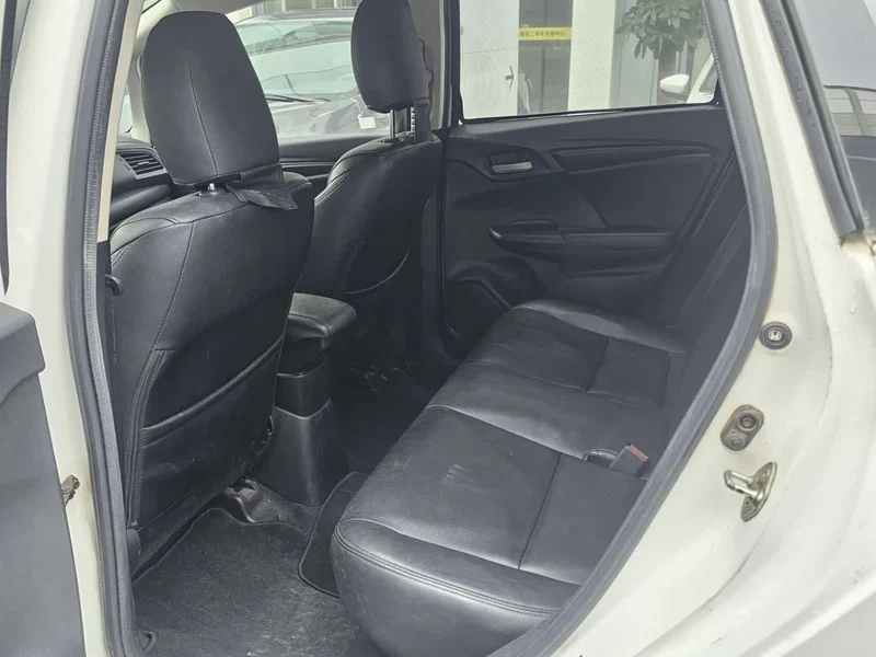 Honda Fit — фото 10