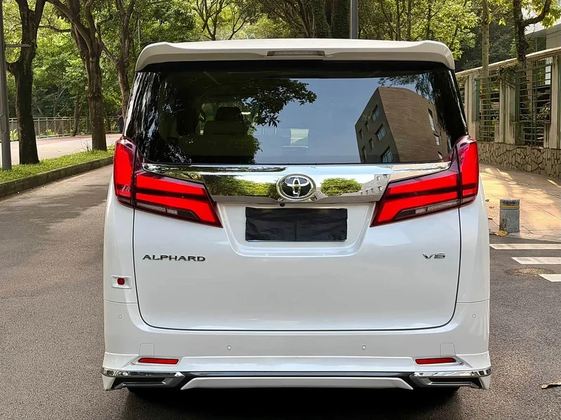 Toyota Alphard — фото 13