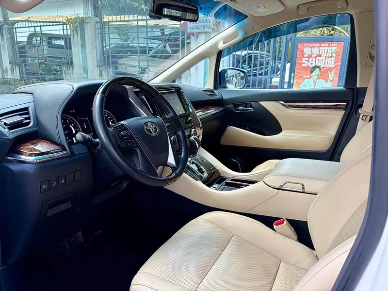 Toyota Alphard — фото 5