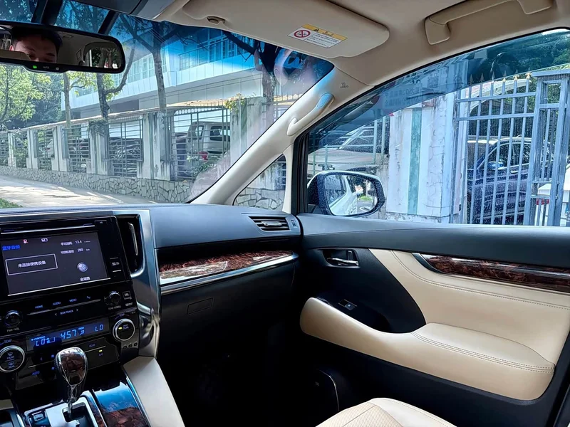 Toyota Alphard — фото 8