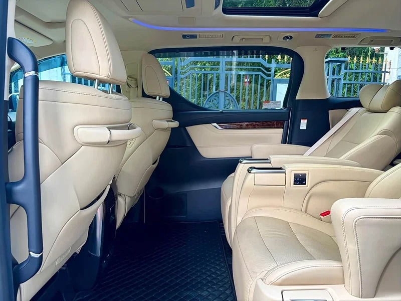 Toyota Alphard — фото 10