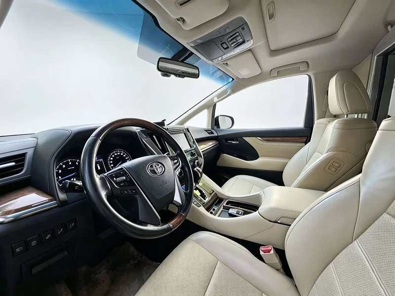 Toyota Alphard — фото 11