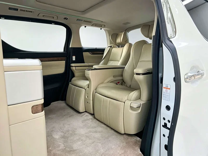 Toyota Alphard — фото 13