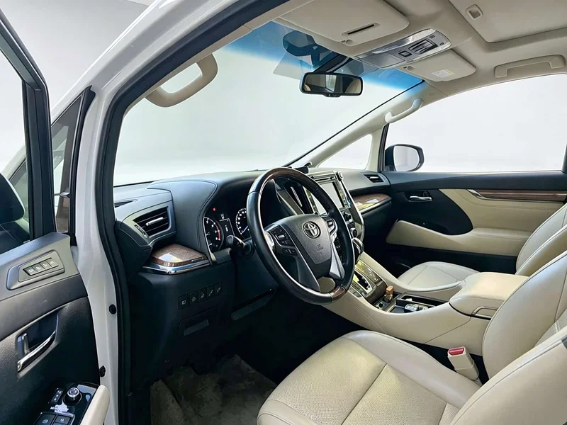 Toyota Alphard — фото 14