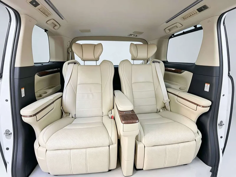Toyota Alphard — фото 16