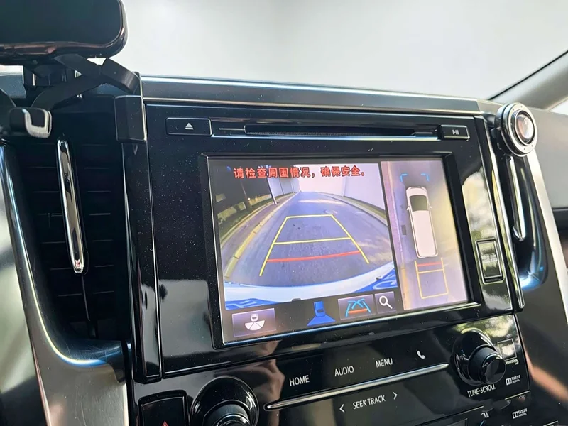 Toyota Alphard — фото 17