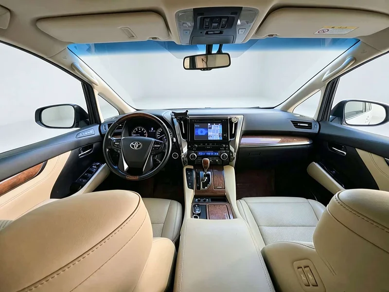 Toyota Alphard — фото 19
