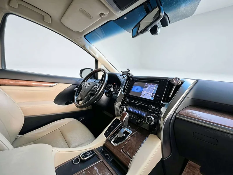Toyota Alphard — фото 20