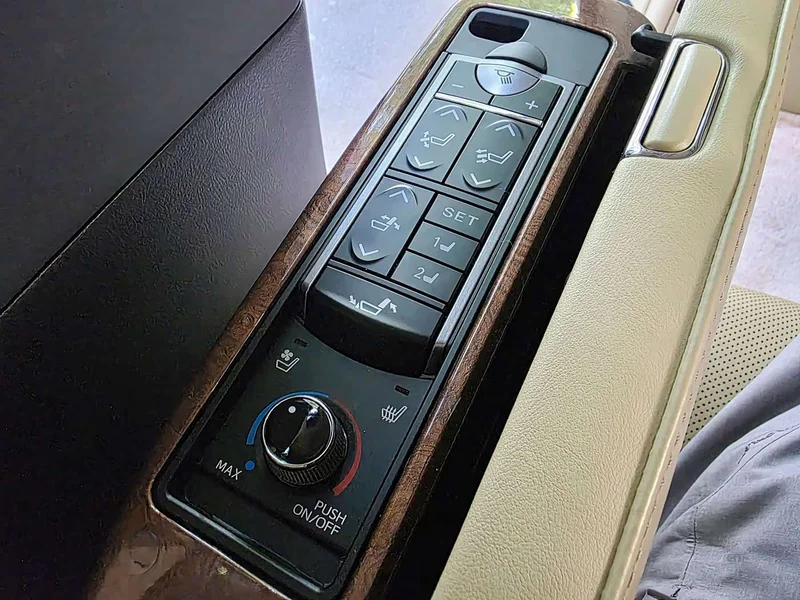 Toyota Alphard — фото 25
