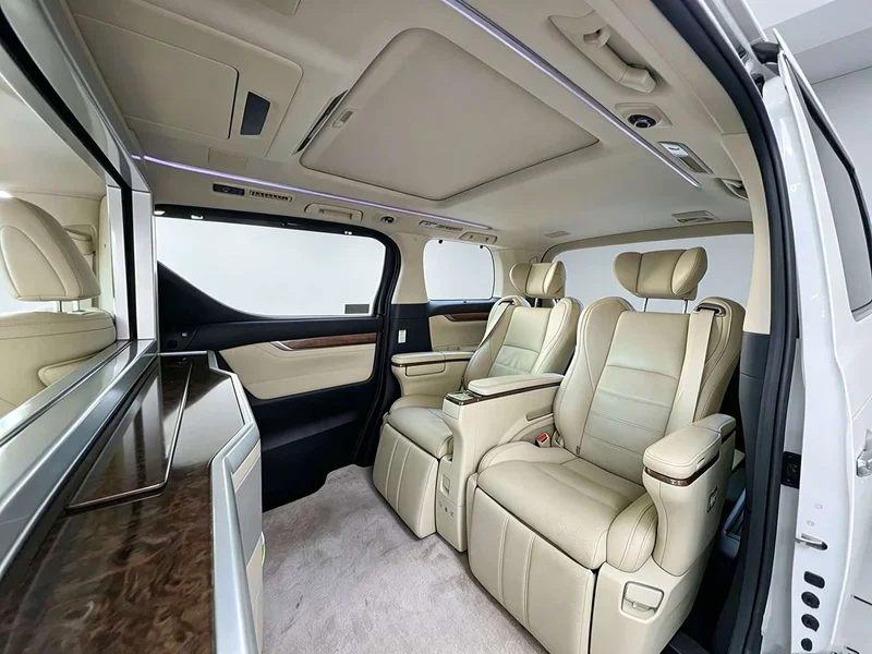 Toyota Alphard — фото 30