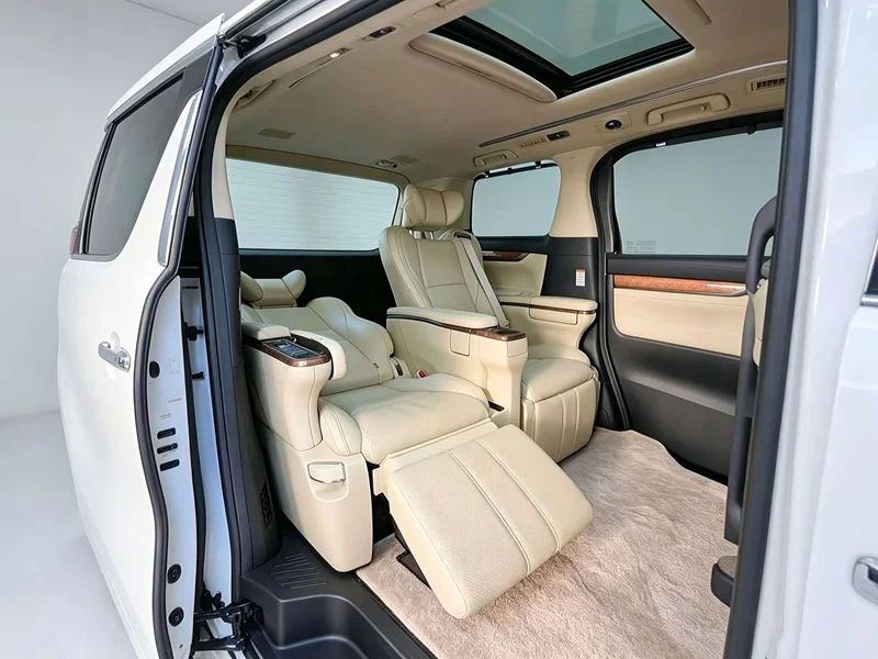 Toyota Alphard — фото 31