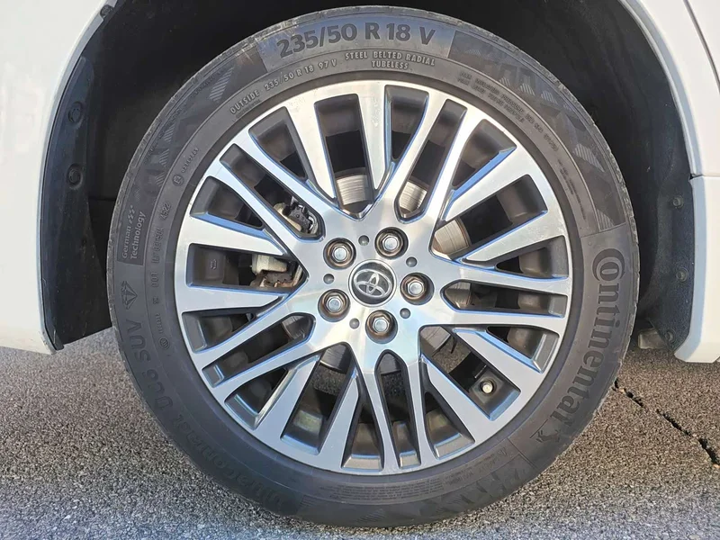 Toyota Alphard — фото 36