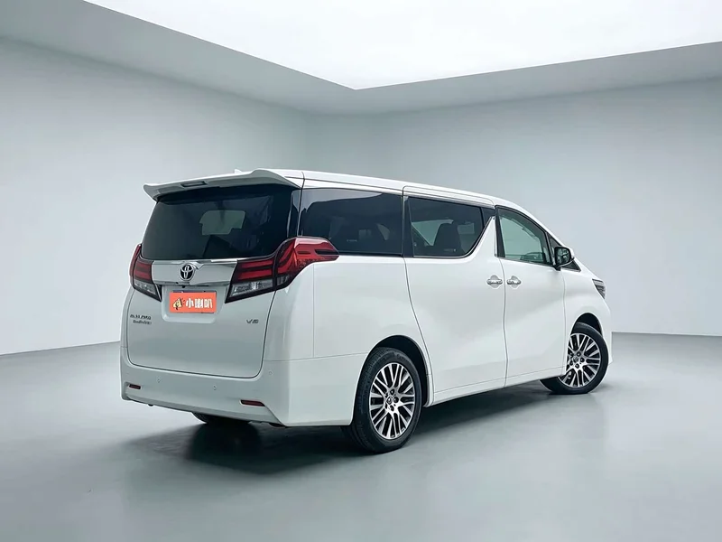 Toyota Alphard — фото 4