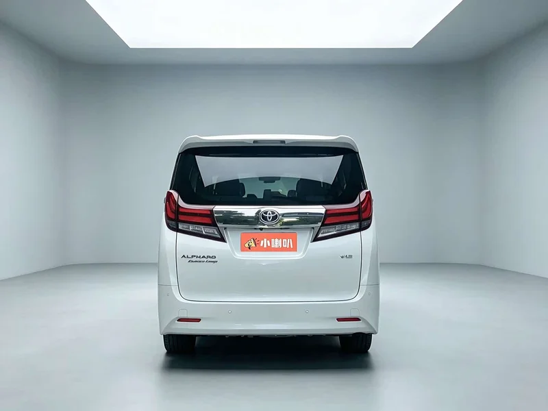 Toyota Alphard — фото 5