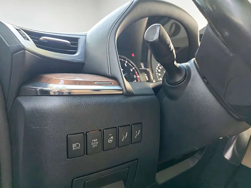 Toyota Alphard — фото 10