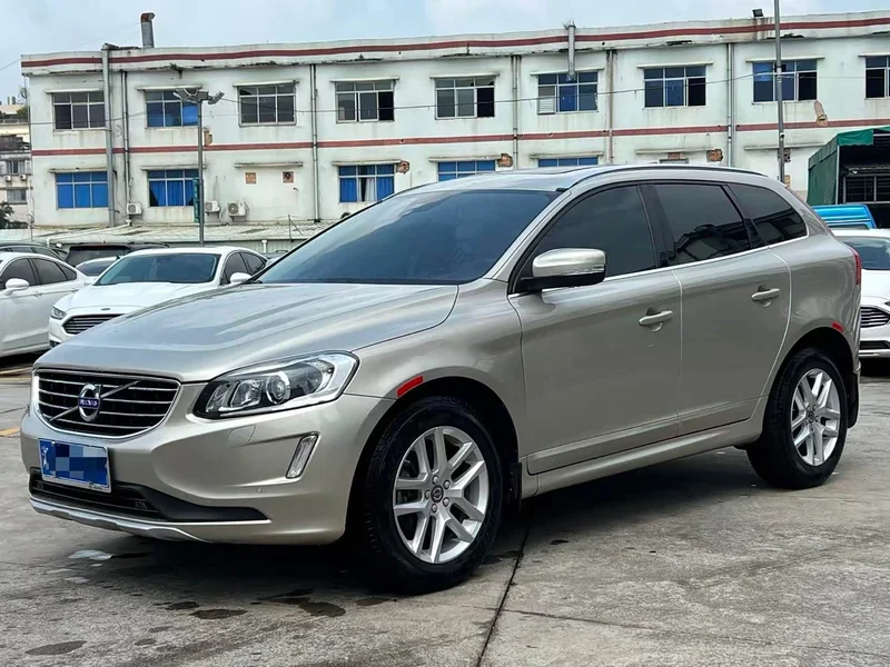 Volvo XC60 — фото 1