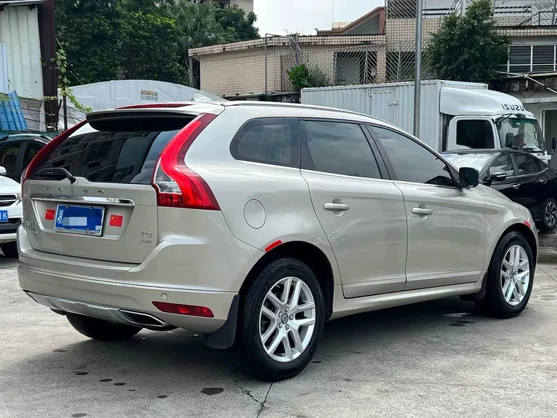 Volvo XC60 — фото 14